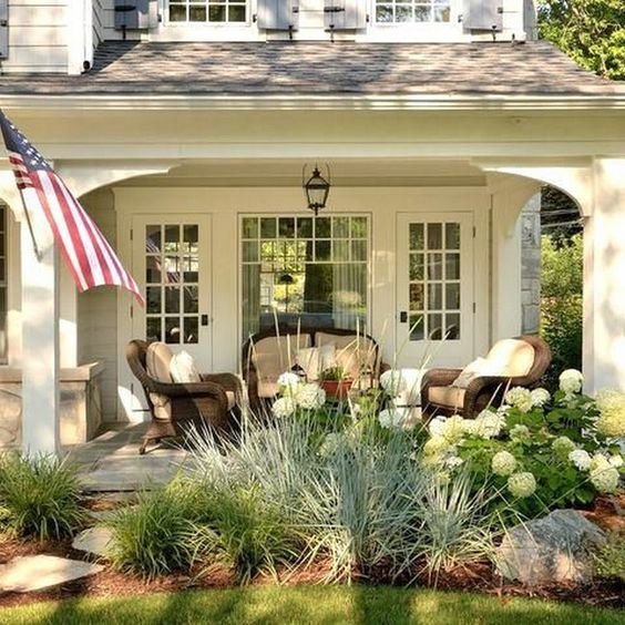 Landscape Ideas And Tips For Farmhouse, Modern Farmhouse Landscaping Images Free