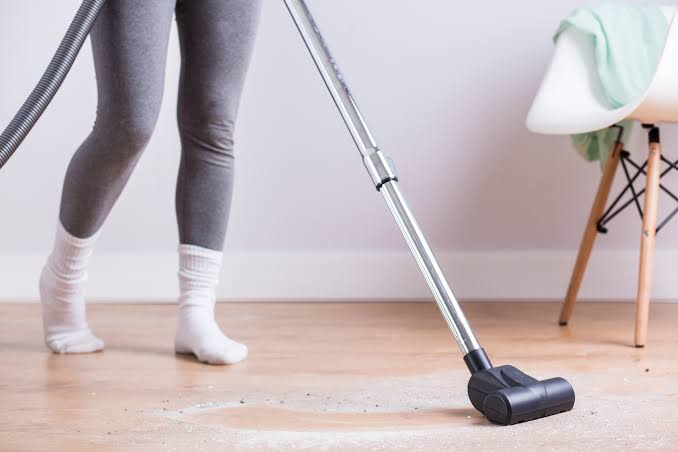 When is an appropriate time to vacuum an apartment