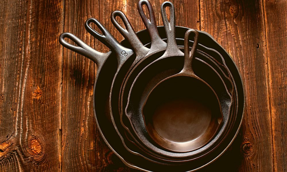 HOW TO CLEAN A CAST-IRON SKILLET