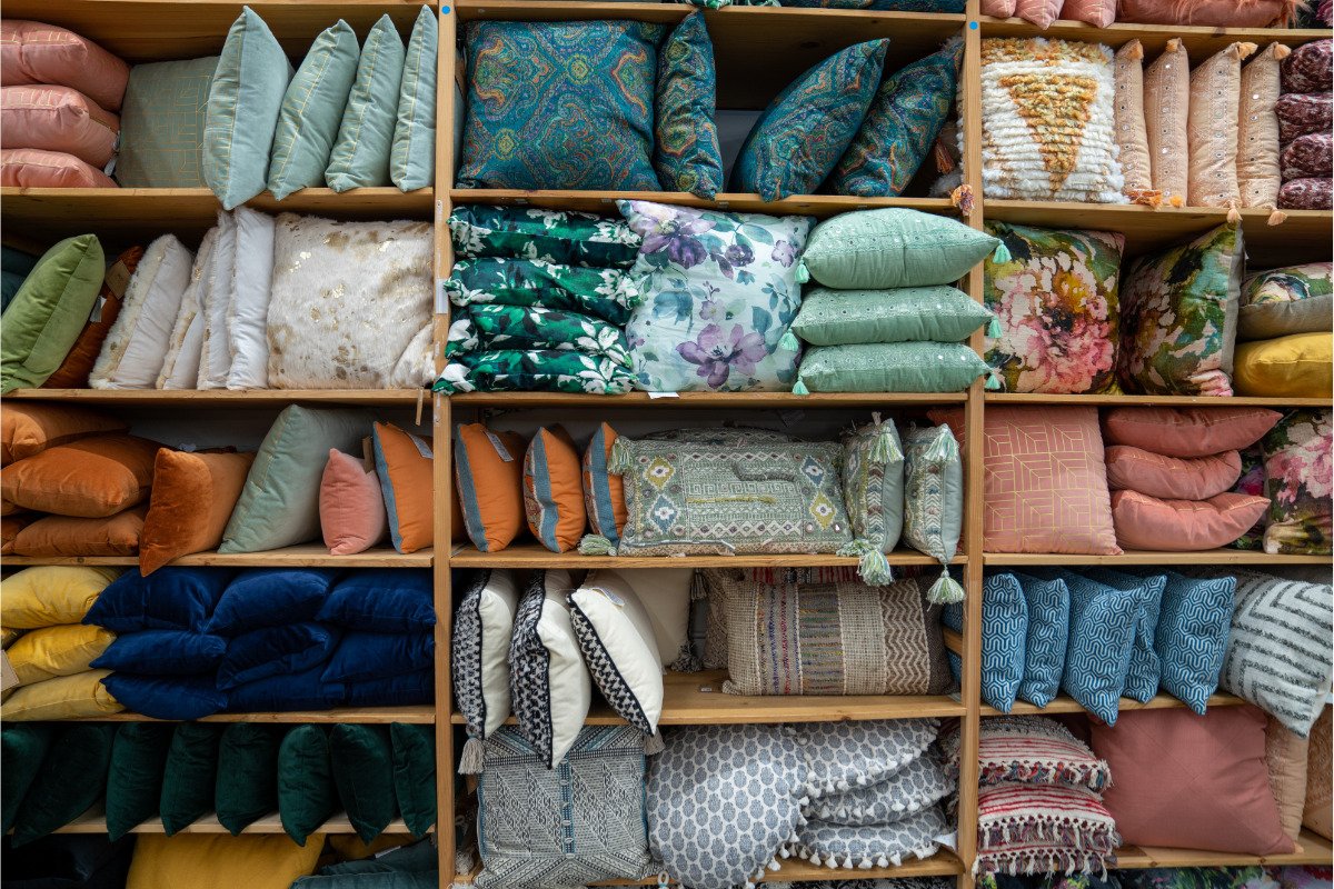 How to Store Throw Pillows